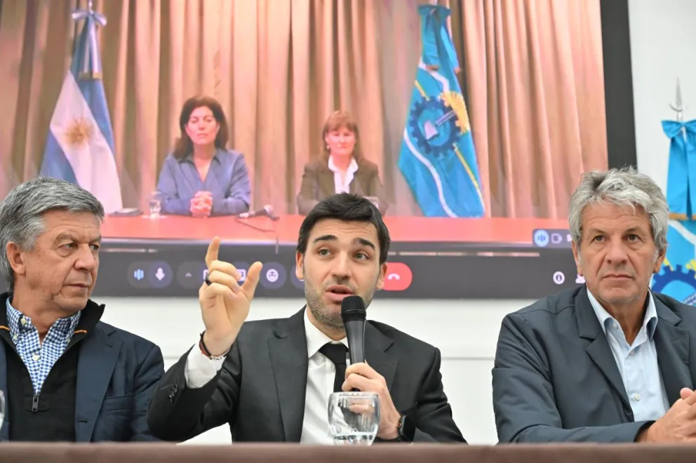 Torres presentó un paquete de beneficios fiscales y aduaneros para potenciar la Zona Franca de Chubut