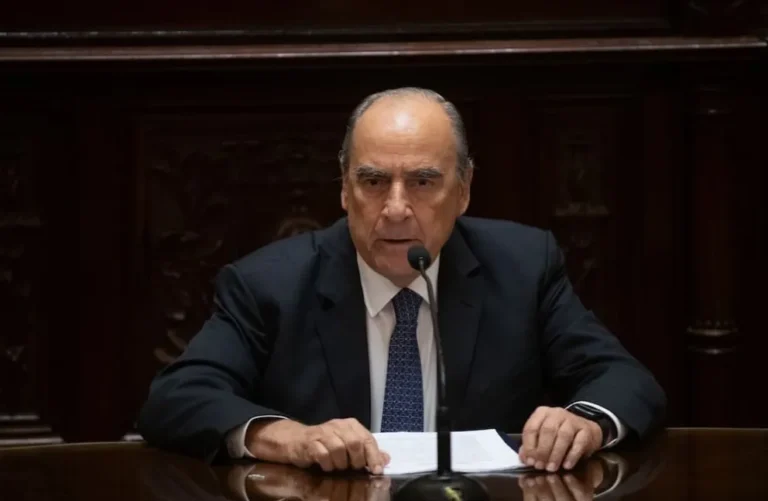 El Gobierno enfría la espera por el auxilio de Estados Unidos