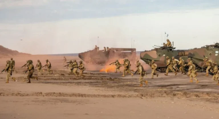 Milei habilita ejercicios militares de EE.UU. en bases navales argentinas