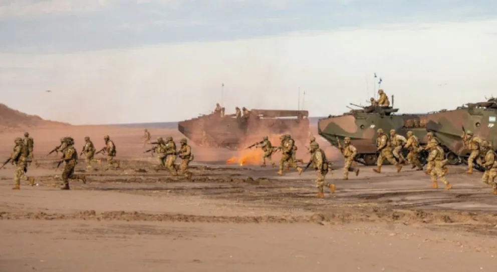 Milei habilita ejercicios militares de EE.UU. en bases navales argentinas