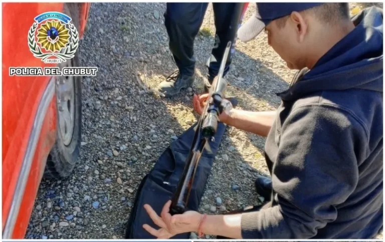 Detienen a pareja por portar carabina sin documentación en Ruta 40
