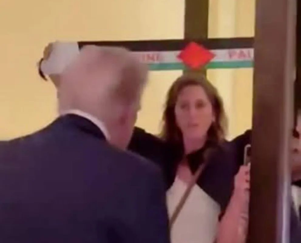 Manifestantes a favor de Palestina interrumpen cena de Donald Trump en Washington