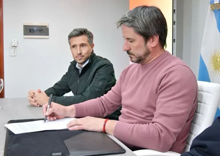 Merino firmó la concesión de residuos: “Trelew logra previsibilidad y orden, tras dos décadas”, afirmó