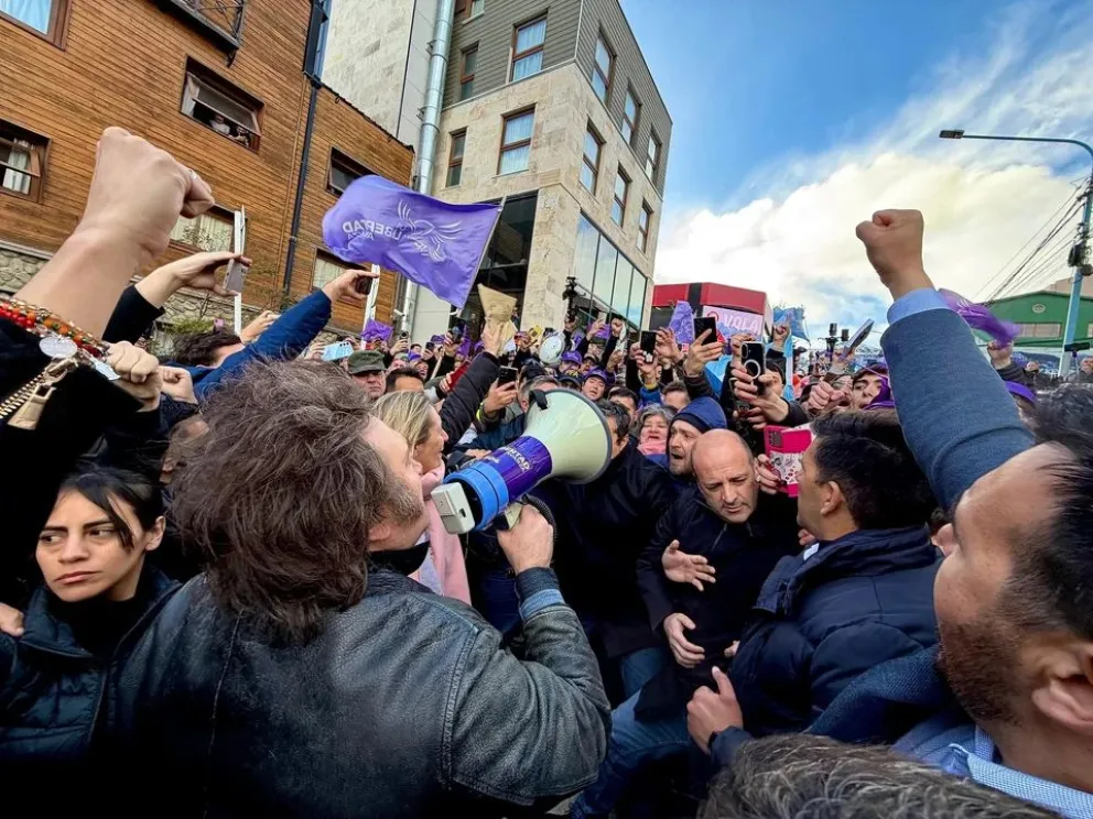 Milei encabezó actividades de campaña en Ushuaia: "Estamos a mitad de camino y en un momento bisagra"