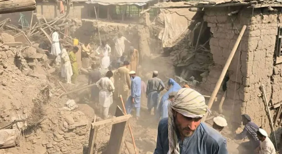 Continúan las operaciones de rescate tras devastador terremoto en Afganistán