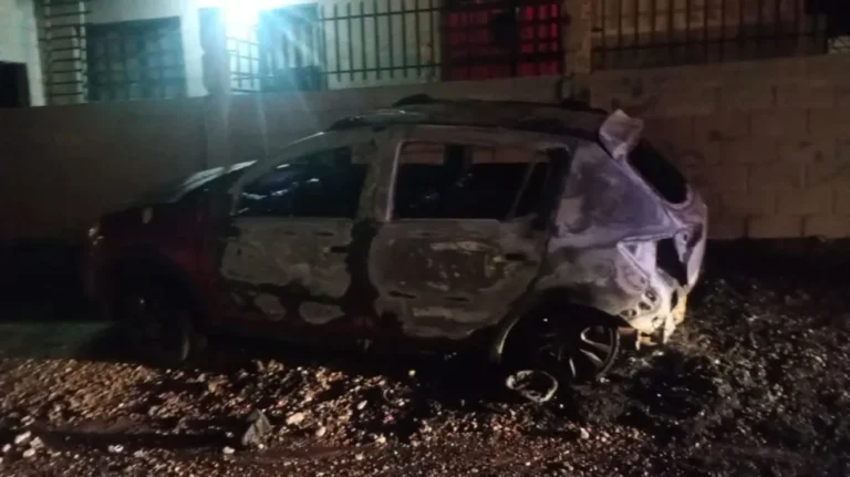 Se incendió un auto en barrio San Cayetano