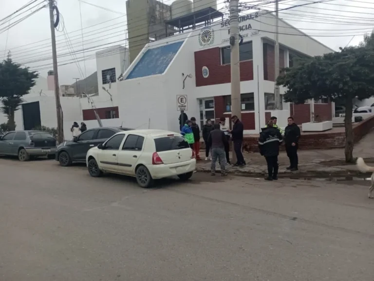 Choque en Rivadavia y Viamonte frente a la Seccional Segunda