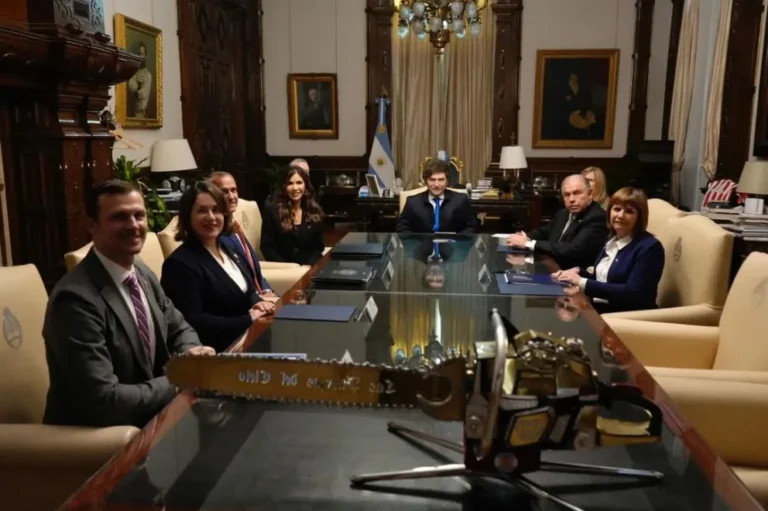 Los escándalos de Milei frenaron las visas de Argentina a EE.UU.