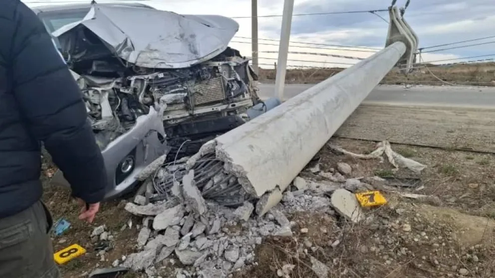 Río Gallegos sin electricidad: una camioneta chocó un poste y dejó sin suministro a toda la ciudad