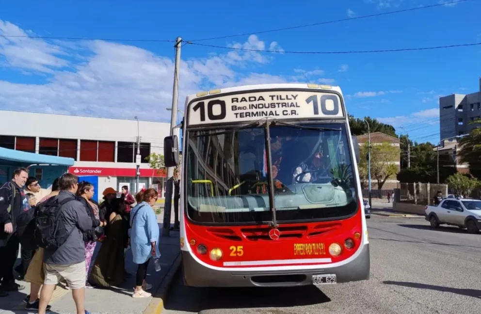El servicio de colectivos de Expreso Rada Tilly se normaliza a partir de este martes