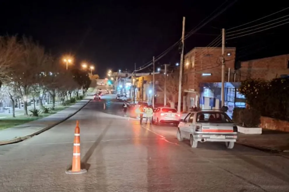 Escapó del control de alcoholemia y atropelló a inspector de tránsito