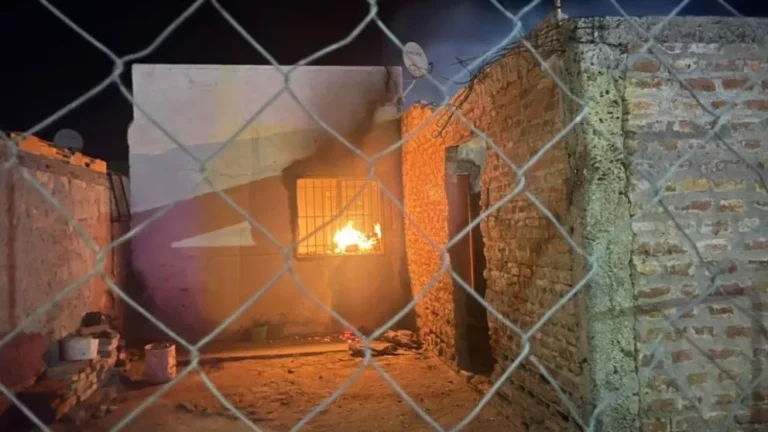 Investigan presunta quema intencional de vivienda tras amenaza