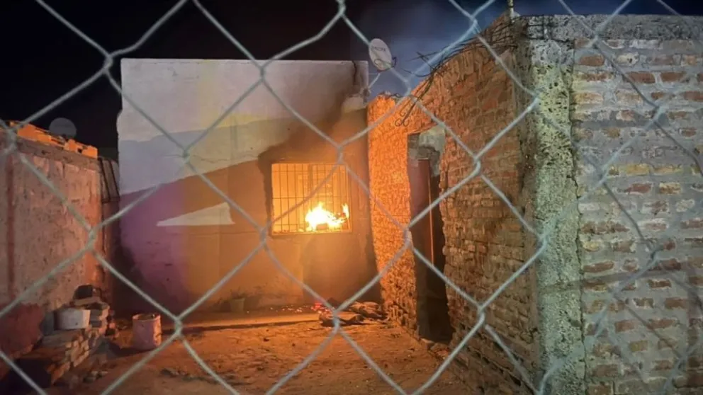 Investigan presunta quema intencional de vivienda tras amenaza