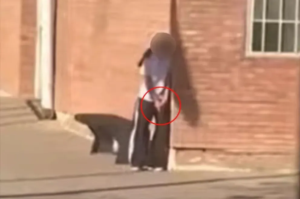 Tras cinco horas de negociación, la adolescente atrincherada se entregó