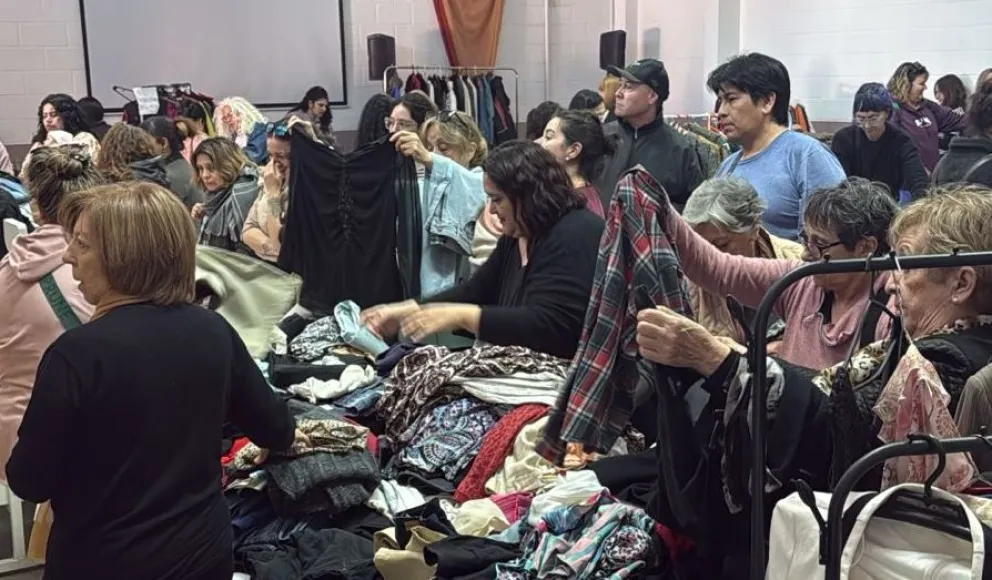 La feria de venta de ropa de moda circular en APAEC fue un éxito