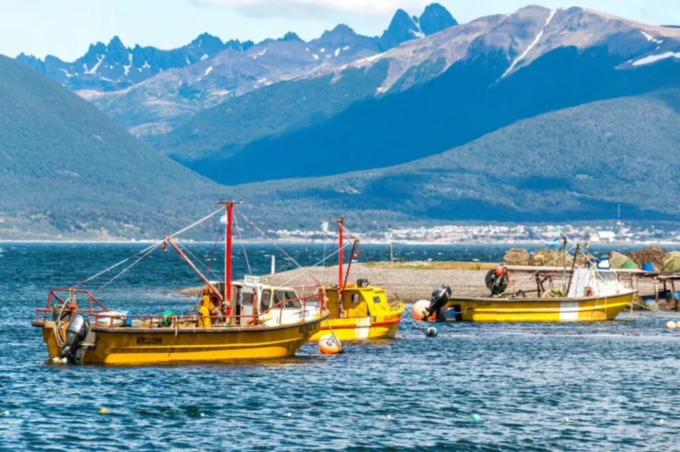 Pescadores artesanales denuncian a empresa privada por ocupar zonas históricas de pesca