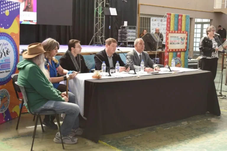 El Gobierno del Chubut acompaña activamente las Ferias del Libro en Rawson y Río Mayo