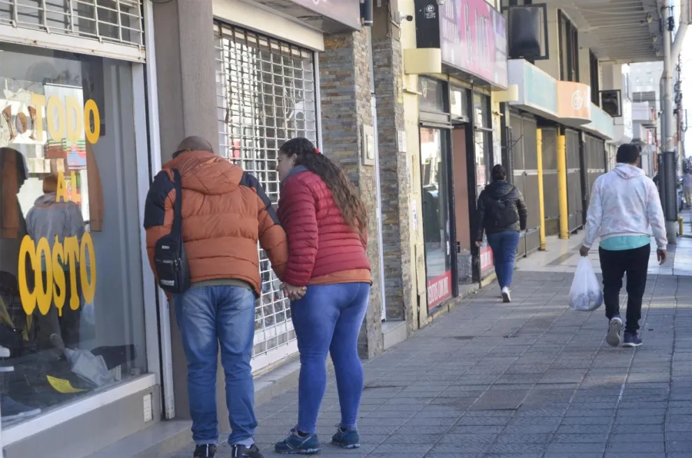 Buscan eximir de impuestos a pequeños nuevos comerciantes durante medio año