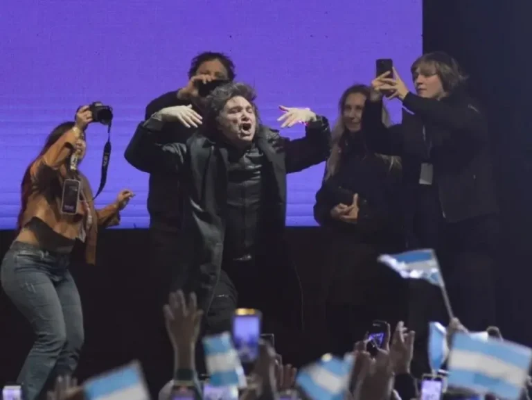 Milei defendió a su hermana, habló de "operetas", “empate técnico” y pidió que vayan a votar