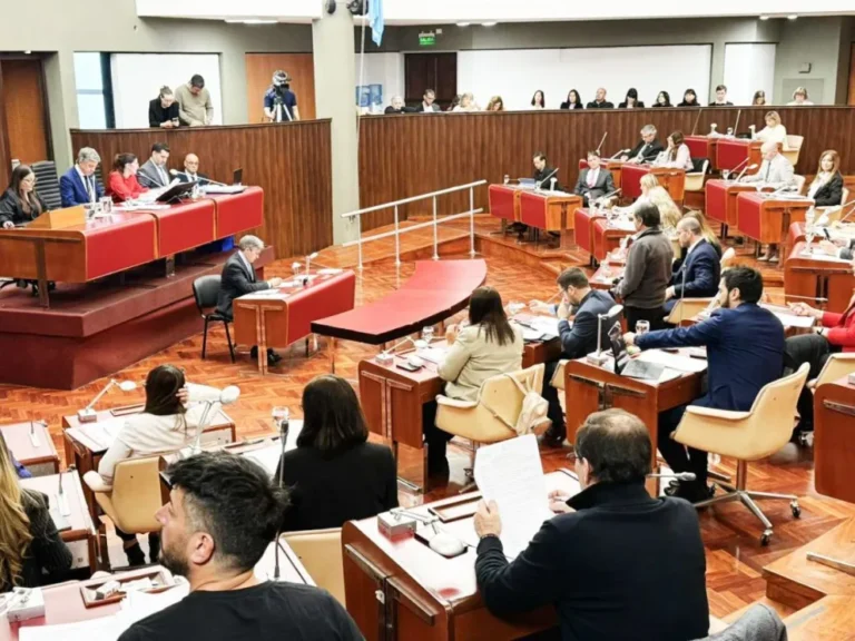 La Legislatura aprobó el traspaso de obras de Nación, convenio con el Casino y una ampliación presupuestaria
