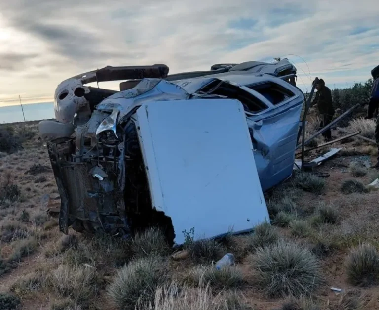 Fuerte vuelco en la Ruta 43 camino a Pico Truncado