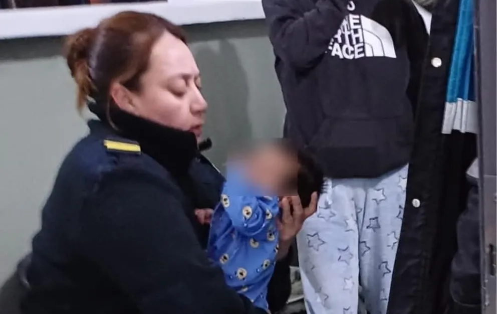 Una suboficial de policía le salvó la vida a un bebé que se asfixiaba