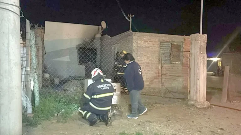 En el conflictivo barrio de Trelew, que quemaron la casa, hace unos días casi matan a un hombre a puñaladas