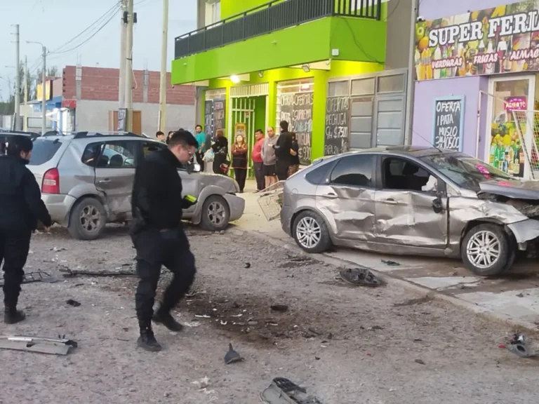 Una mujer sufrió fracturas graves tras el vuelco en Km. 14