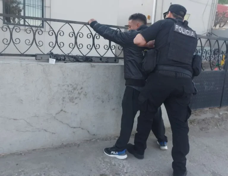 Sorprenden a delincuente cuando sustraía un equipo de sonido del interior de una casa