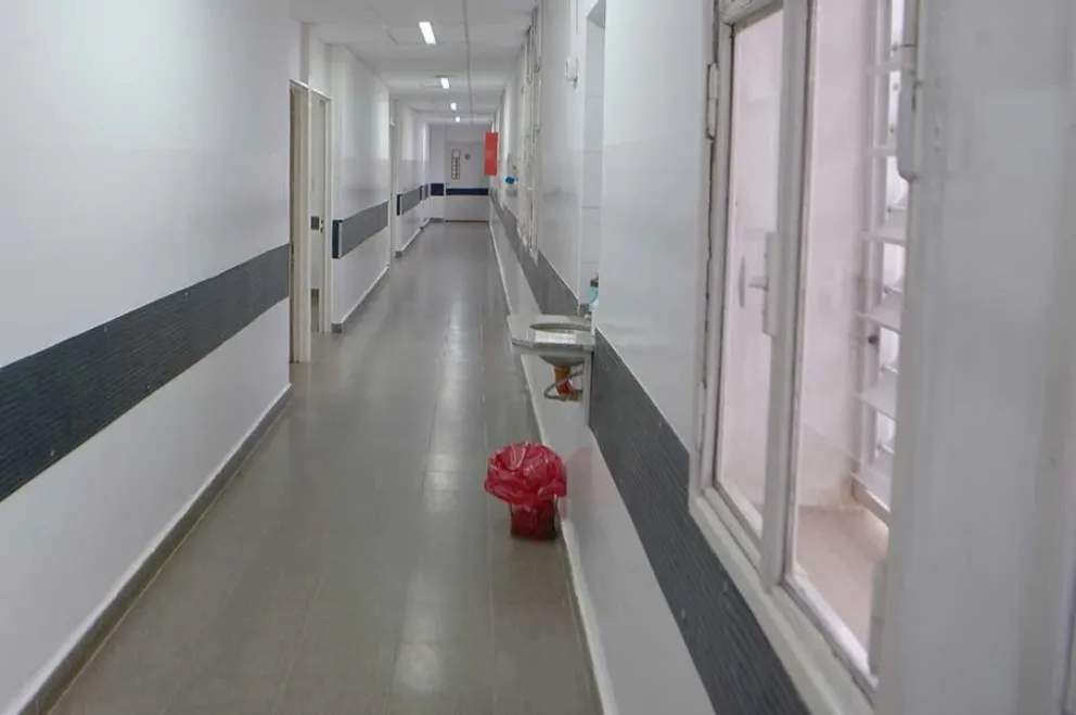 Una mujer agredió a pacientes y policías en el Hospital Zonal