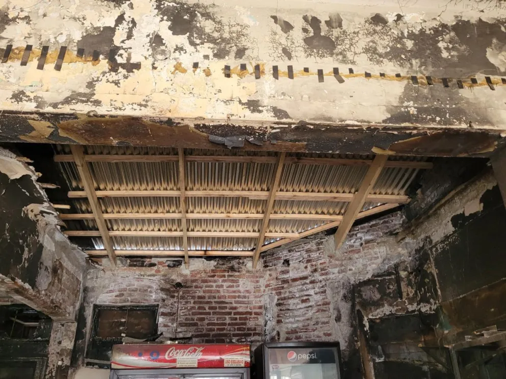 Trabajan para poder reabrir el local de comidas rápidas incendiado en pleno centro