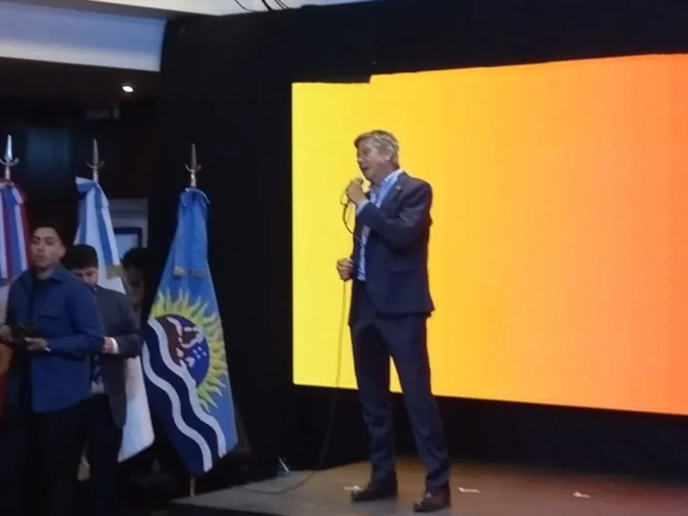 Menna resaltó las obras en Chubut y pidió dejar atrás la queja permanente