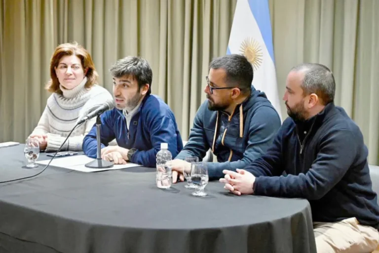 Torres encabezó la apertura de sobres para la repavimentación del tramo “Facundo - Los Tamariscos” de la Ruta 40