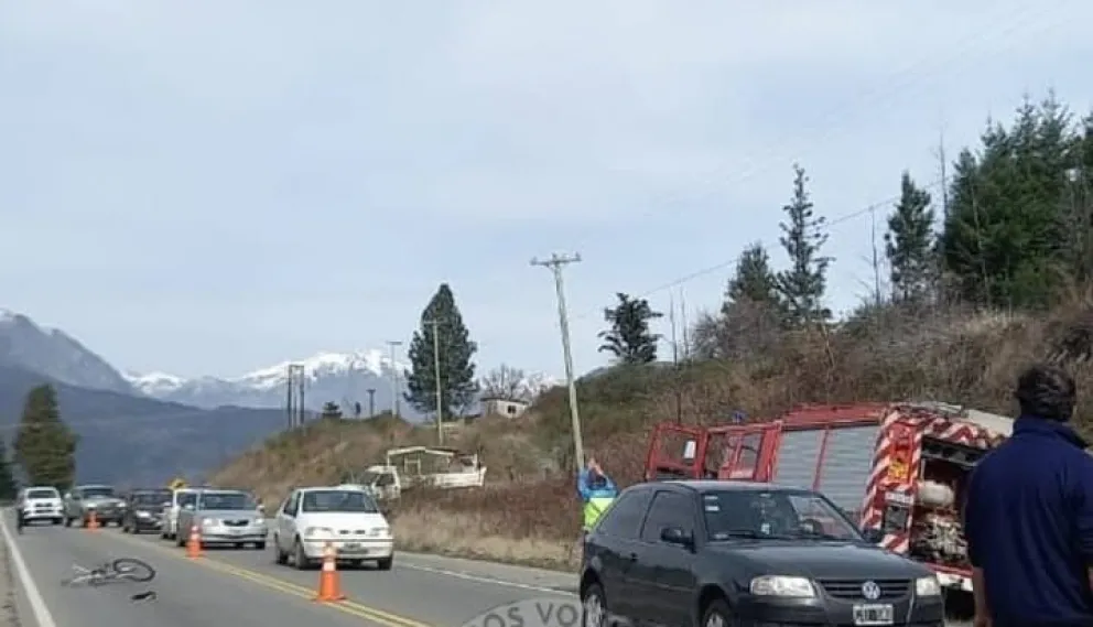 Un ciclista fue embestido y trasladado de urgencia a Esquel
