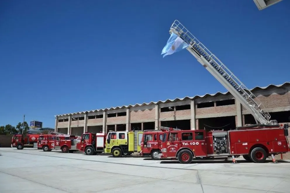 Buscan que instalaciones de YPF sean destinadas a los Bomberos