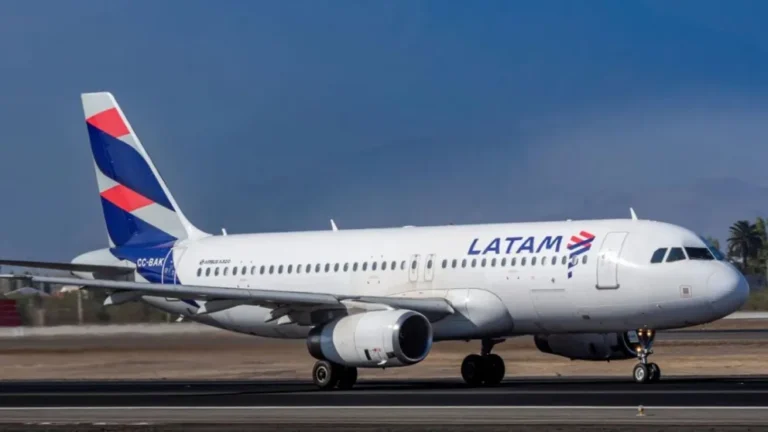 Malestar en Tierra del Fuego tras el primer vuelo de LATAM a las islas Malvinas