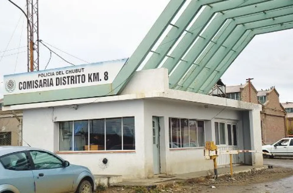 Sorprendieron a un policía robando mercadería en un supermercado de Km 8