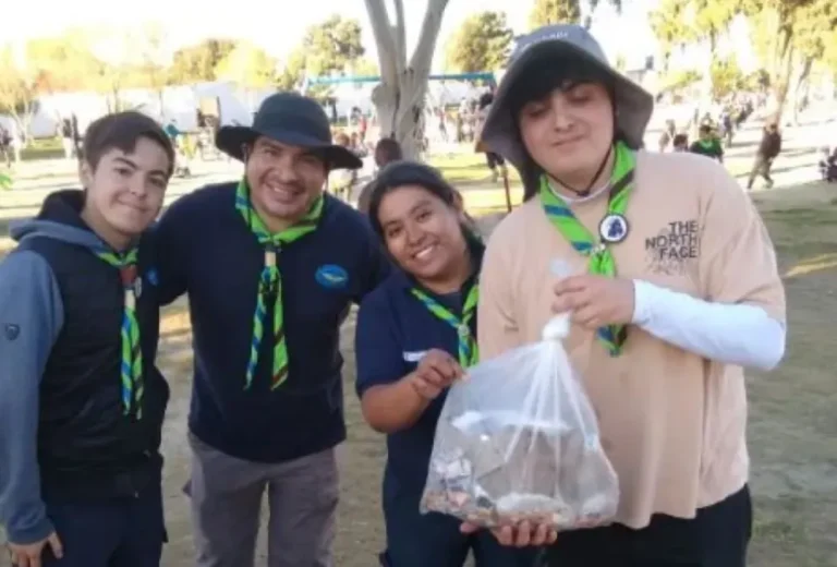 Día de la Buena Acción: Los Scout Aero Navales limpiaron el Parque de la Ciudad