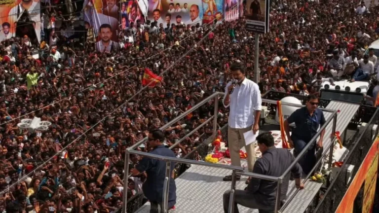 Tragedia en India: estampida en acto político deja 39 muertos y más de 50 heridos