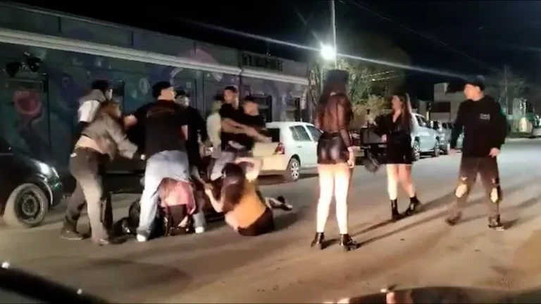 Feroz pelea entre mujeres a la salida de un boliche en Río Gallegos