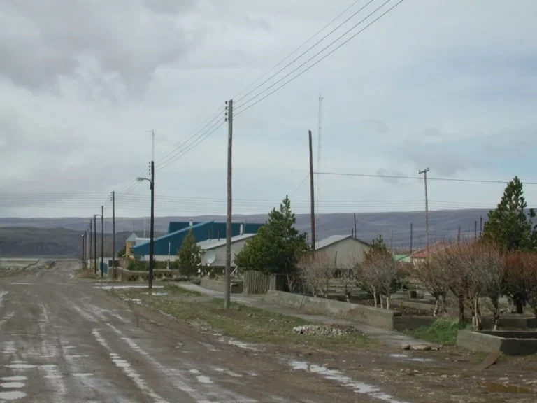 Un peón rural atacó a un compañero con un cuchillo