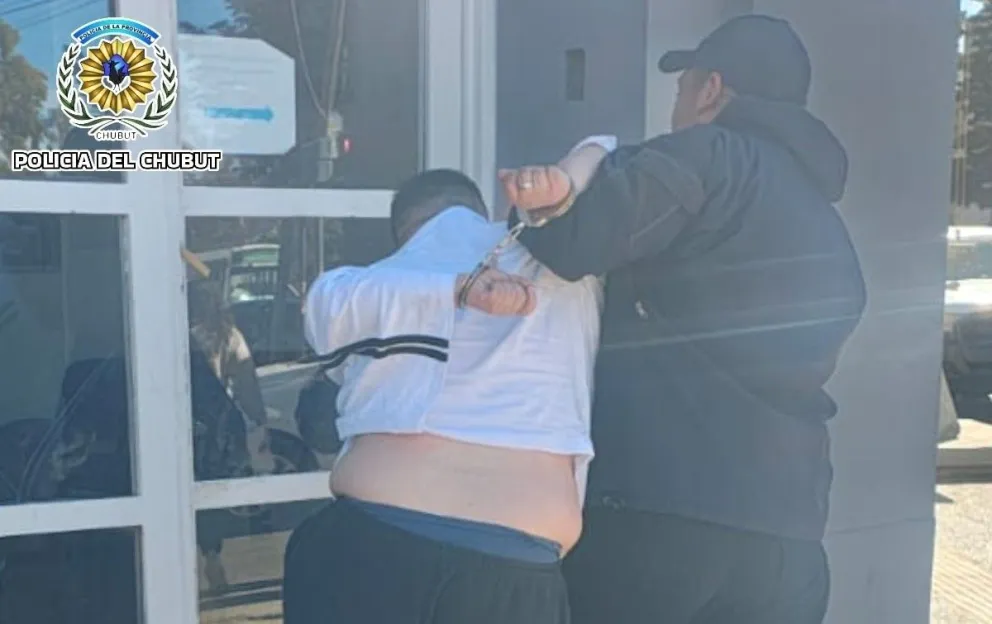 Un hombre dañó mercadería y terminó capturado tras amenazar a vendedores