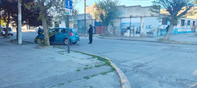 Dos motociclistas al hospital tras violentos choques que protagonizaron en distintos sectores de Trelew