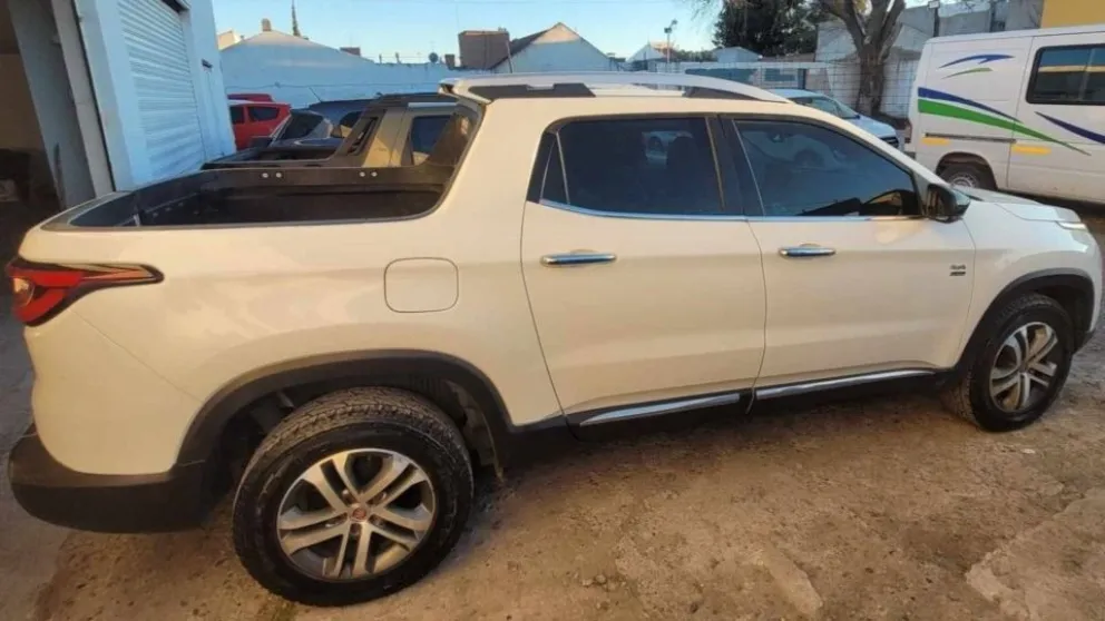 Hallaron la Fiat Toro robada en barrio Armada Argentina