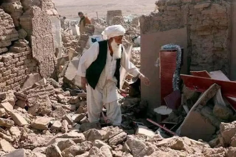 Devastador terremoto en Afganistán: más de 800 muertos y miles de heridos