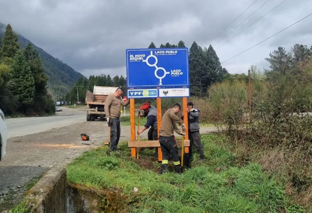 Continúa la instalación de señaletica Turística en Lago Puelo