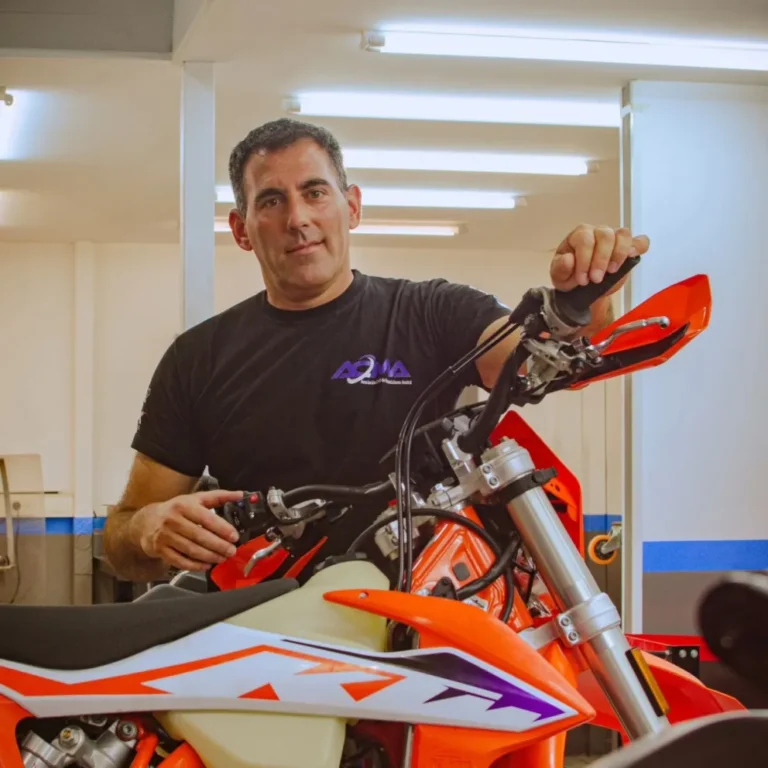 El piloto Carballo Fanelli brindará una capacitación sobre manejo seguro de motocicletas