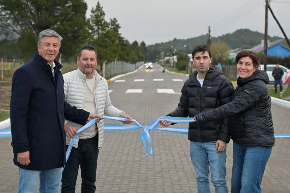 Torres entregó viviendas, Aulas Digitales Móviles y puso en marcha la primera estación de Telemedicina en Corcovado