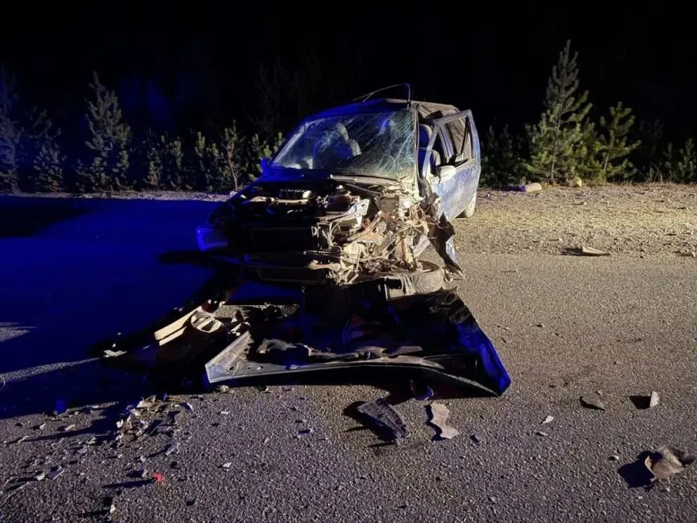 Choque entre camión chileno y auto deja dos heridos en El Foyel