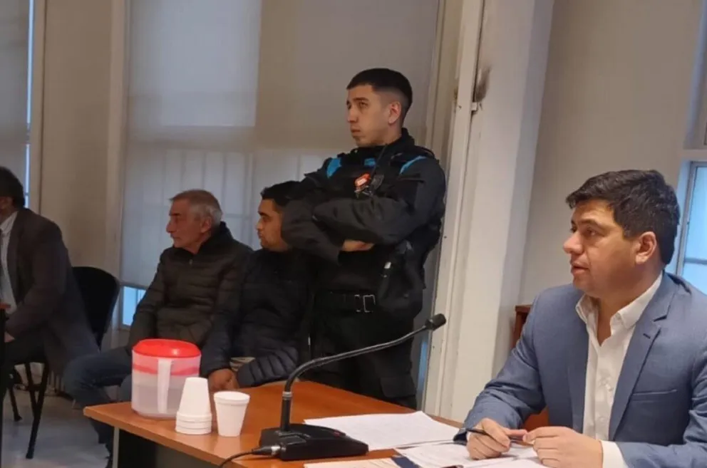 Estafa millonaria: descubren cheques falsos, DNI truchos y chats de la organización